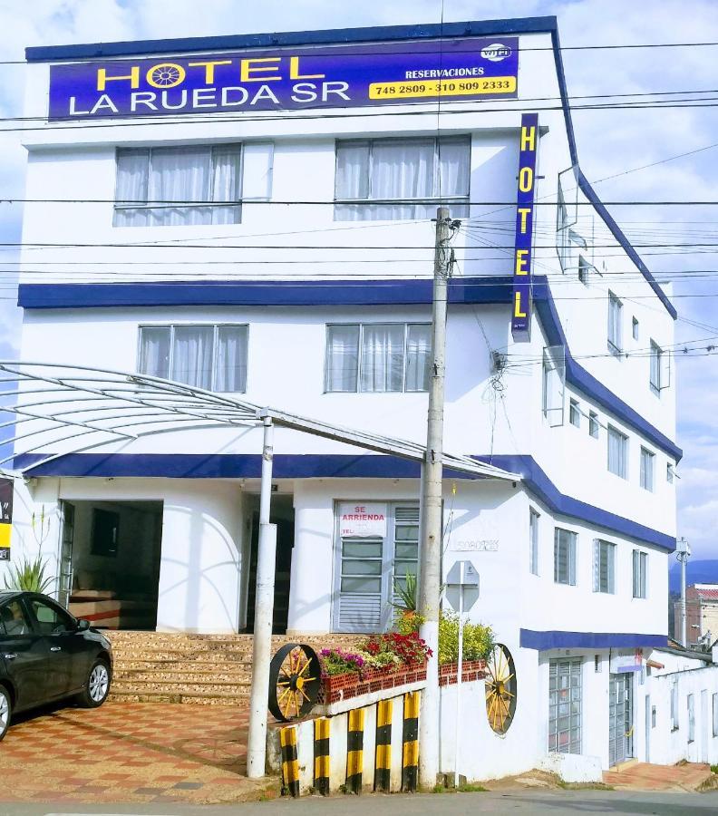 Hotel La Rueda Sr Барбоса Екстериор снимка