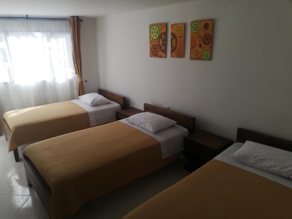 Hotel La Rueda Sr Барбоса Екстериор снимка