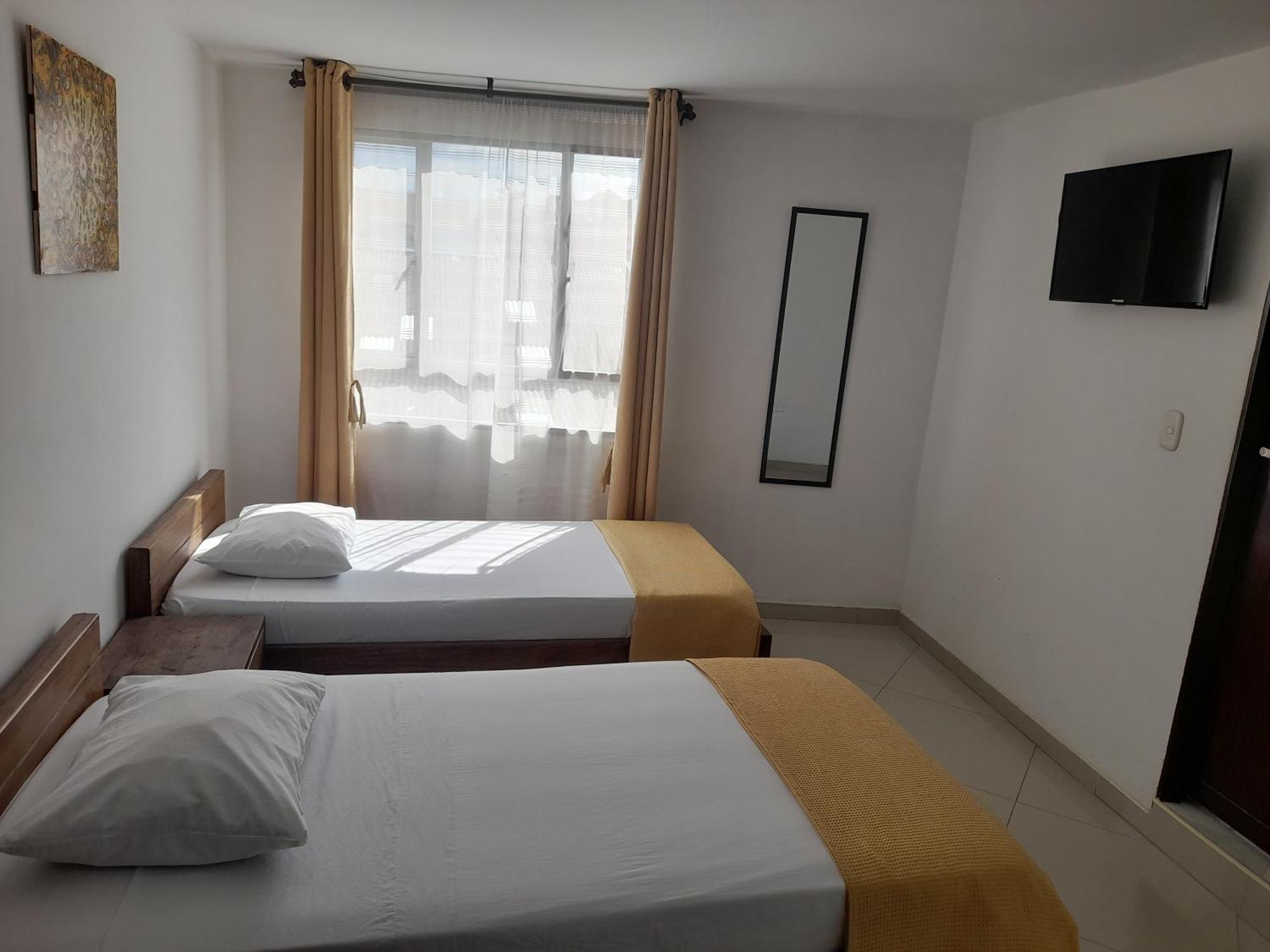 Hotel La Rueda Sr Барбоса Екстериор снимка